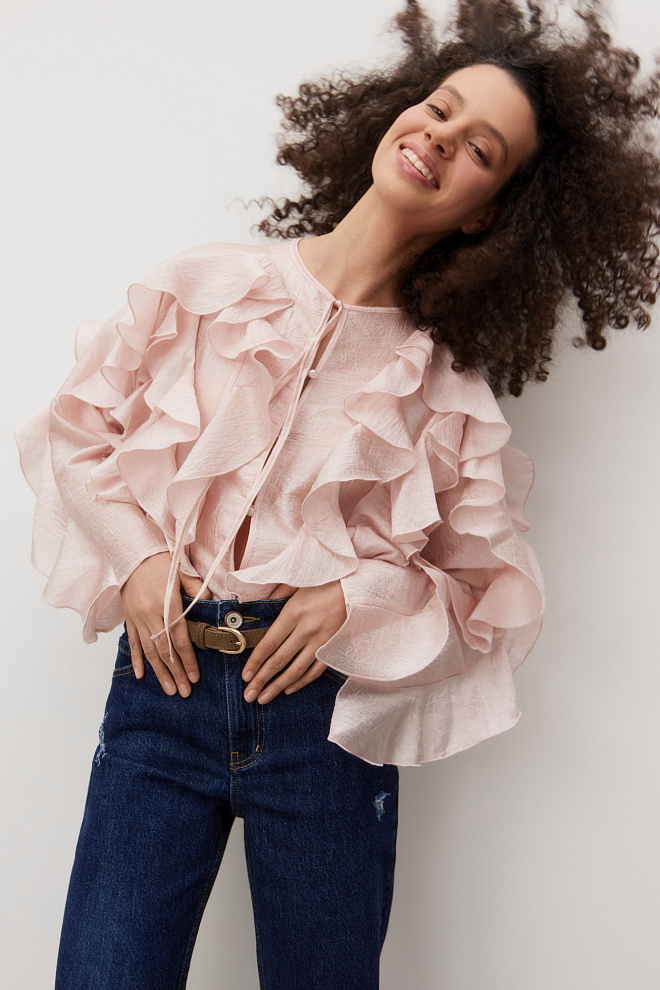 Блузка с объемными воланами