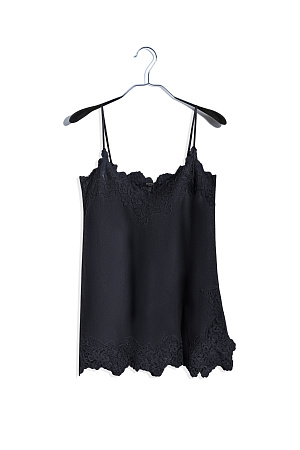 черный Топ из атласной вискозы, декорированный кружевом. Модель свободного силуэта на тонких бретельках.