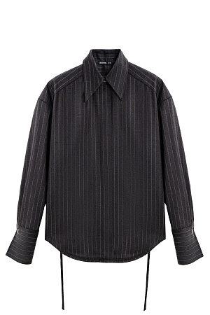 графит графит Рубашка из шерсти в полоску. Модель прямого кроя, с длинными рукавами, расклешенными манжетами, классическим отложным воротником и увеличенными плечами. Застежка на пуговицы под планкой.