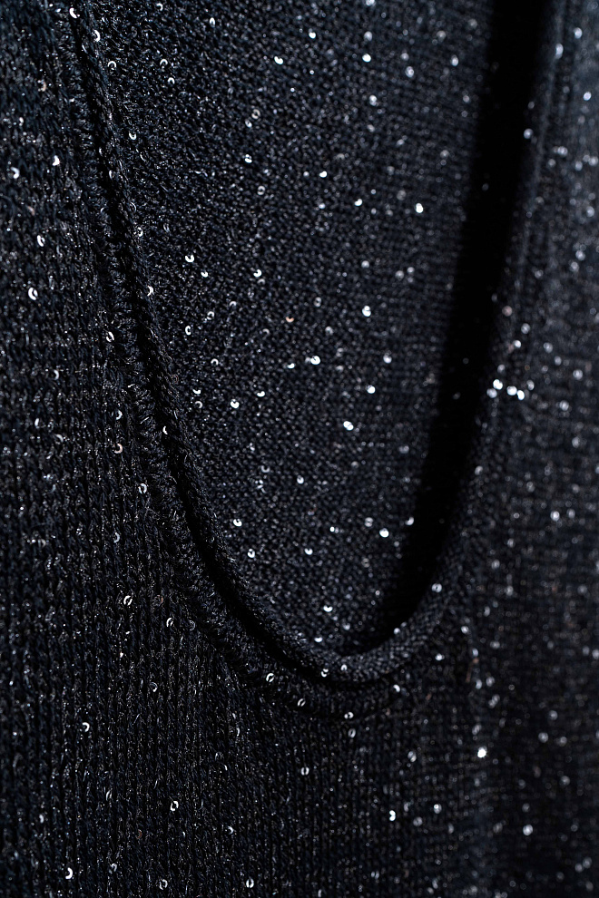 Платье с пайетками и открытой спиной