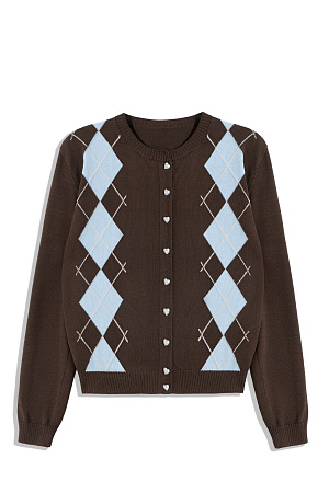 коричневый Трикотажный кардиган из вискозы с узором аргайл. Модель свободного силуэта с длинными рукавами, круглым вырезом горловины и застежкой на пуговицы-сердечки. Края изделия выполнены в рубчик.