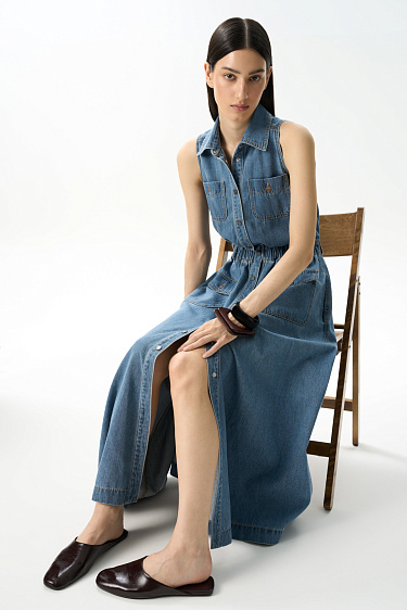 Джинсовое платье с карманами 