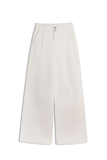 Прямые джинсы с резинкой на поясе